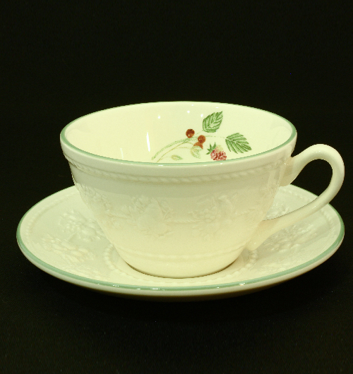 Wedgwood FESTIMITY RASPBERRY　カップ＆ソーサー